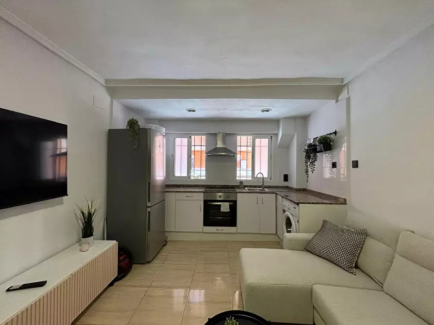 Immagine 2 di Appartamento in affitto  in Carrer del Poeta Ben Hafadja a Valencia