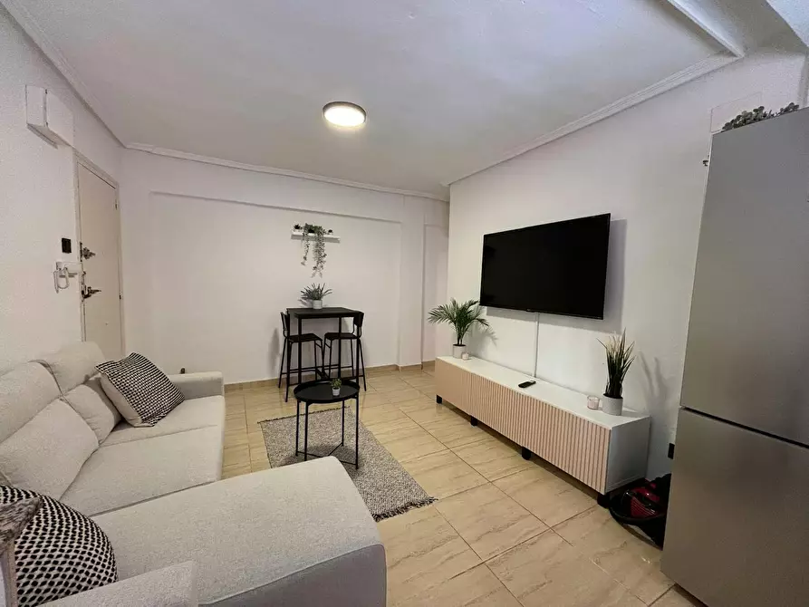 Immagine 1 di Appartamento in affitto  in Carrer del Poeta Ben Hafadja a Valencia