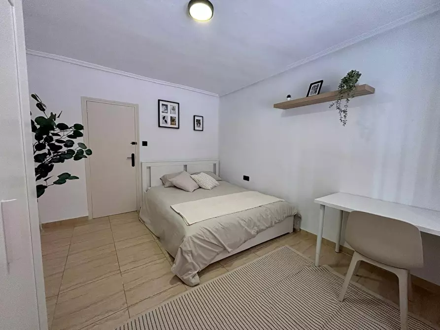 Immagine 6 di Appartamento in affitto  in Carrer del Poeta Ben Hafadja a Valencia