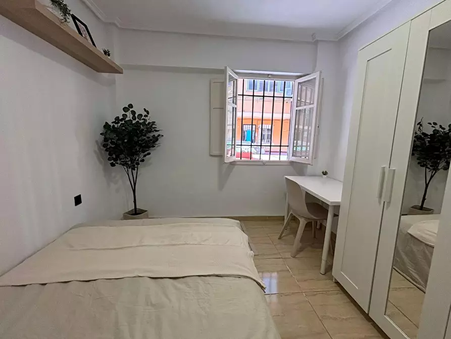 Immagine 4 di Appartamento in affitto  in Carrer del Poeta Ben Hafadja a Valencia