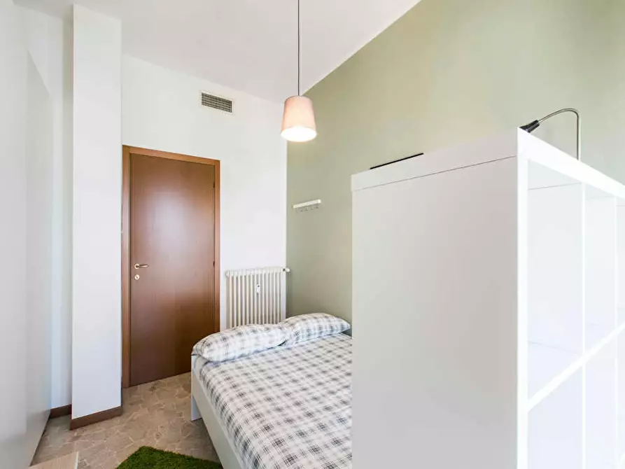 Immagine 4 di Camera in affitto  in Via dei Mandorli a Buccinasco