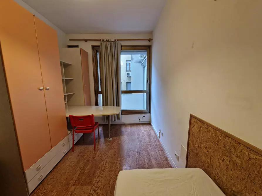 Immagine 5 di Camera in affitto  in Via Ireneo Affò a Parma