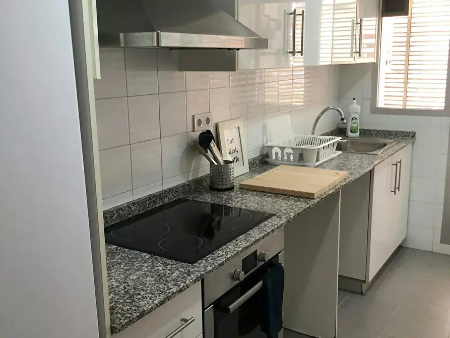 Immagine 5 di Camera in affitto  in Carrer de la Reina Na Maria a Valencia