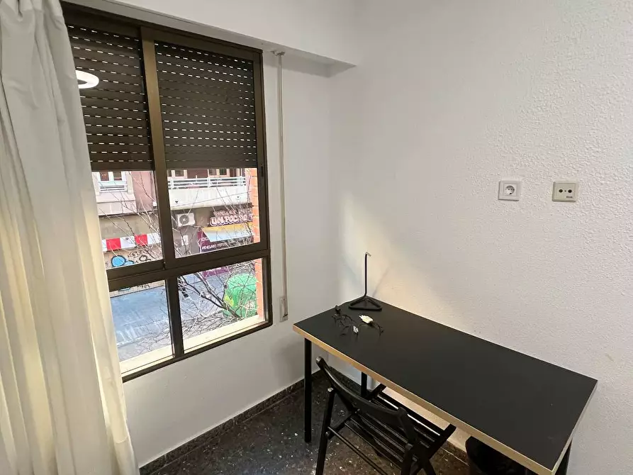 Immagine 3 di Camera in affitto  in Carrer de la Reina Na Maria a Valencia