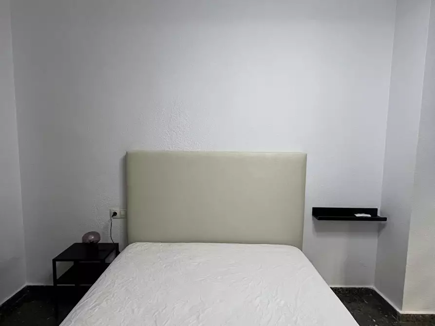 Immagine 7 di Camera in affitto  in Carrer de la Reina Na Maria a Valencia