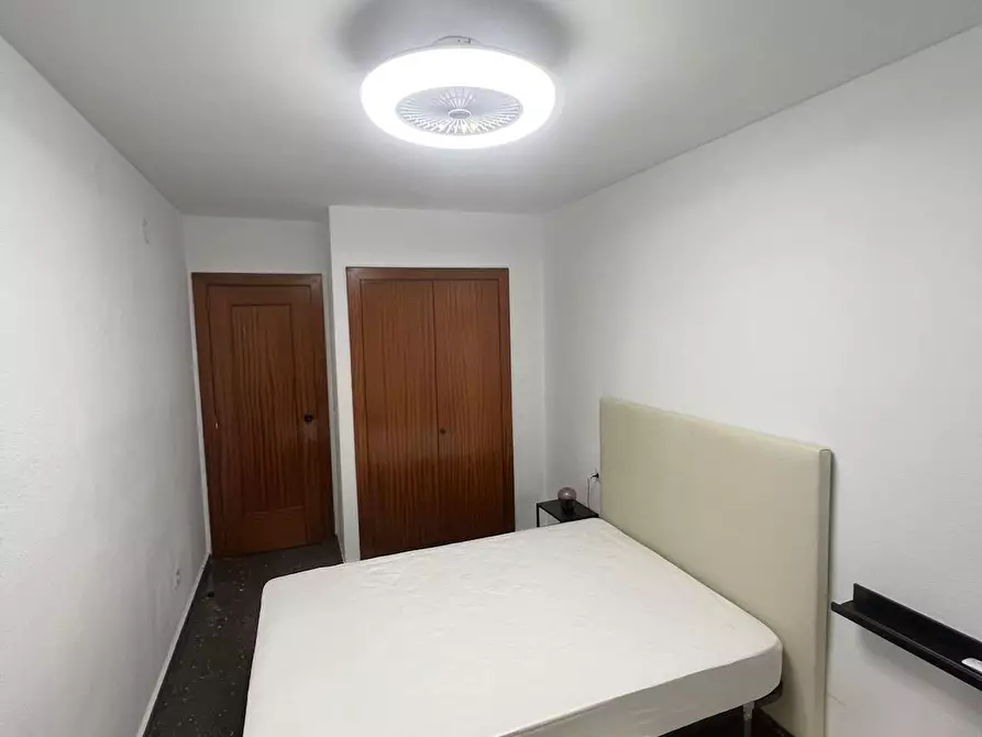 Immagine 8 di Camera in affitto  in Carrer de la Reina Na Maria a Valencia