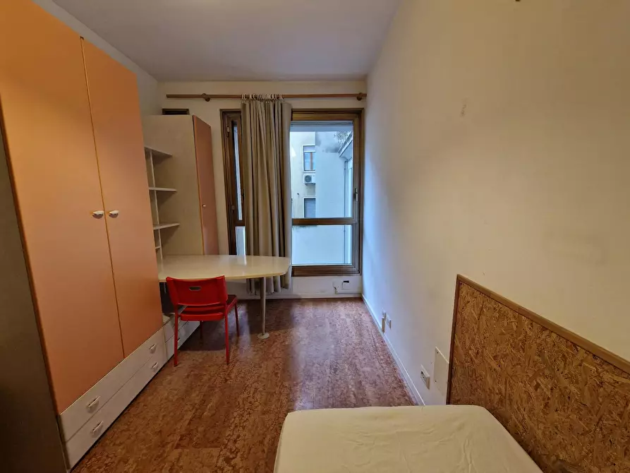 Immagine 5 di Camera in affitto  in Via Ireneo Affò a Parma