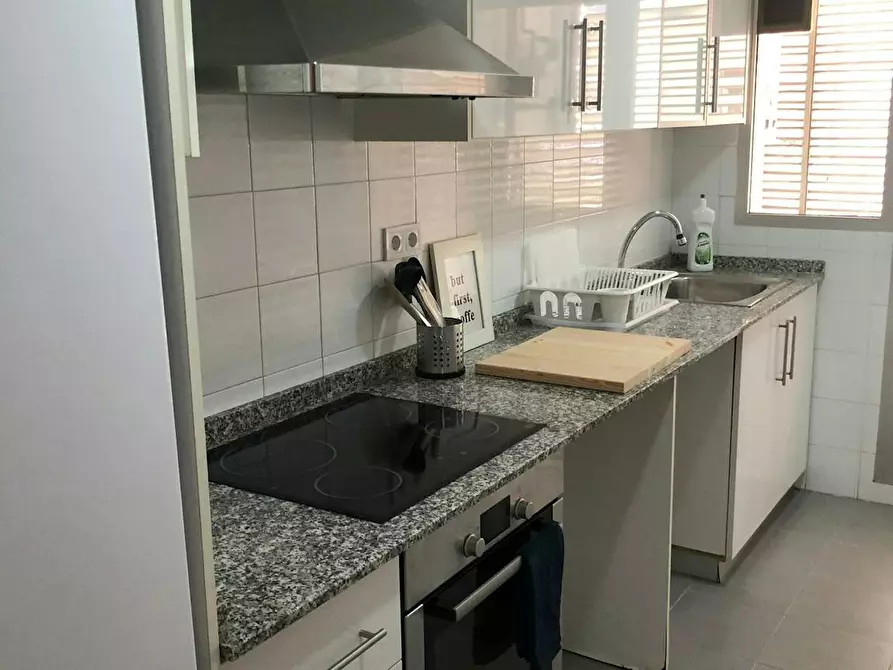 Immagine 6 di Camera in affitto  in Carrer de la Reina Na Maria a Valencia