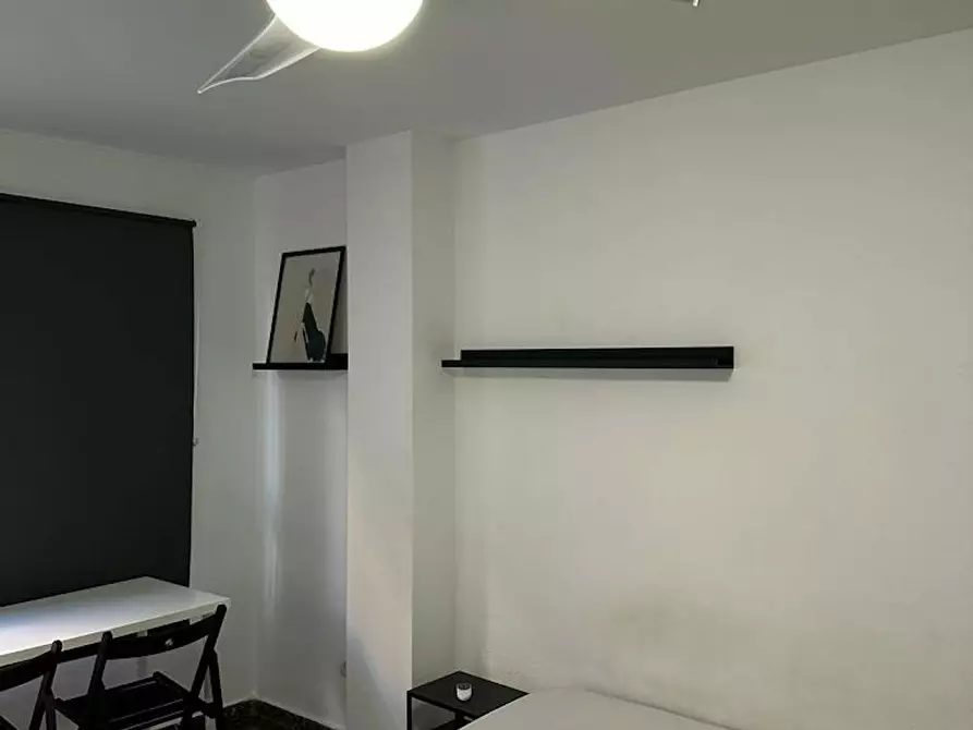 Immagine 3 di Camera in affitto  in Carrer de la Reina Na Maria a Valencia