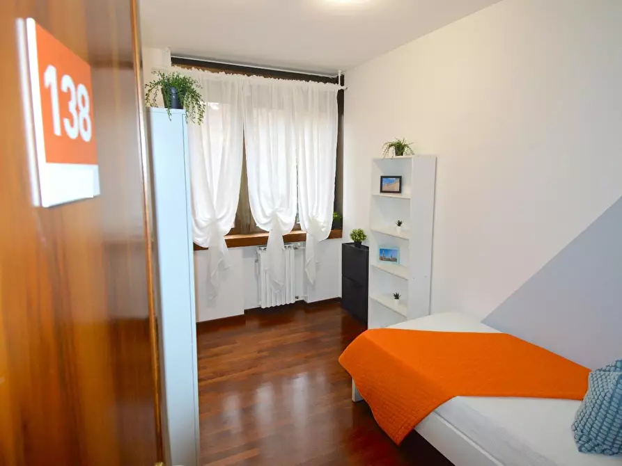 Immagine 2 di Camera in affitto  in Via Pietro Giardini a Modena