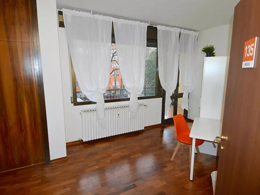 Immagine 5 di Camera in affitto  in Via Pietro Giardini a Modena