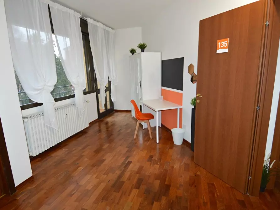 Immagine 4 di Camera in affitto  in Via Pietro Giardini a Modena