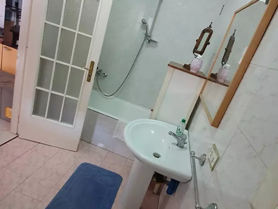 Immagine 7 di Appartamento in affitto  in Via Santa Teresella degli Spagnoli a Napoli