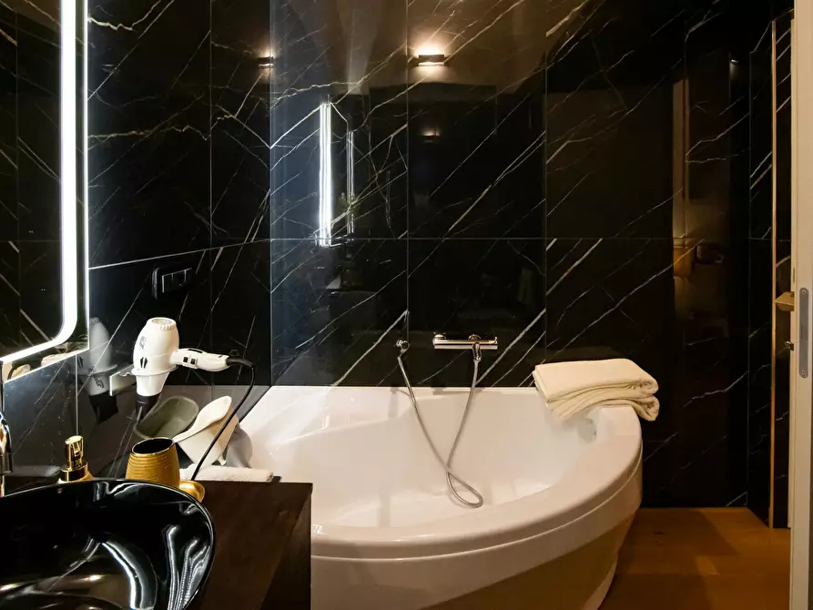 Immagine 6 di Appartamento in affitto  in Via Maria Vittoria a Torino