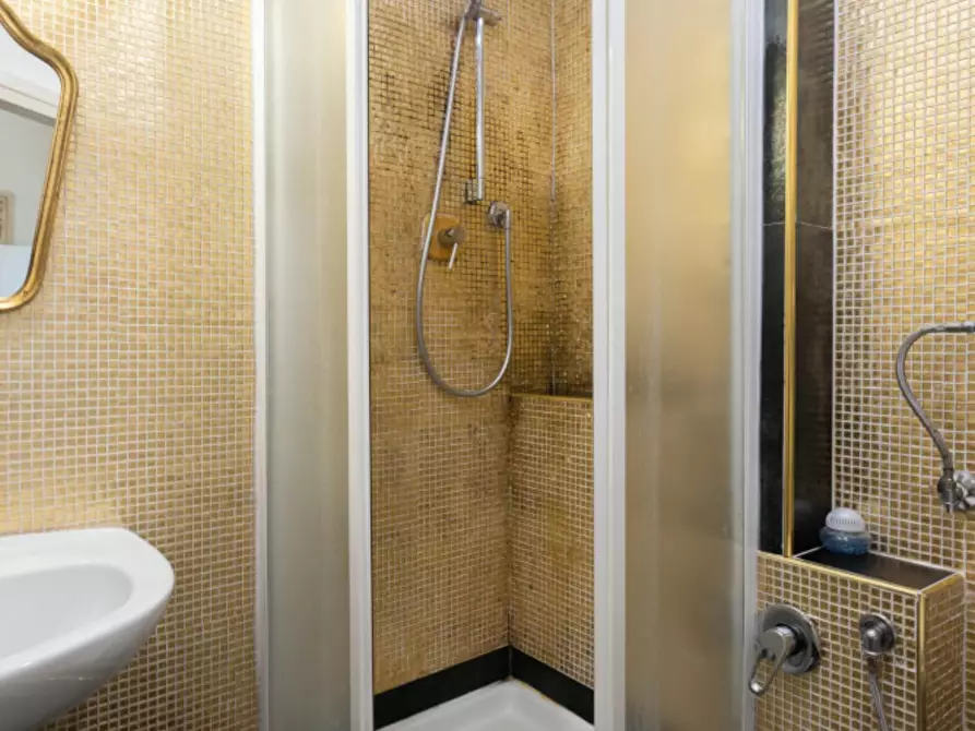 Immagine 9 di Camera in affitto  in Via del Carro a Bologna