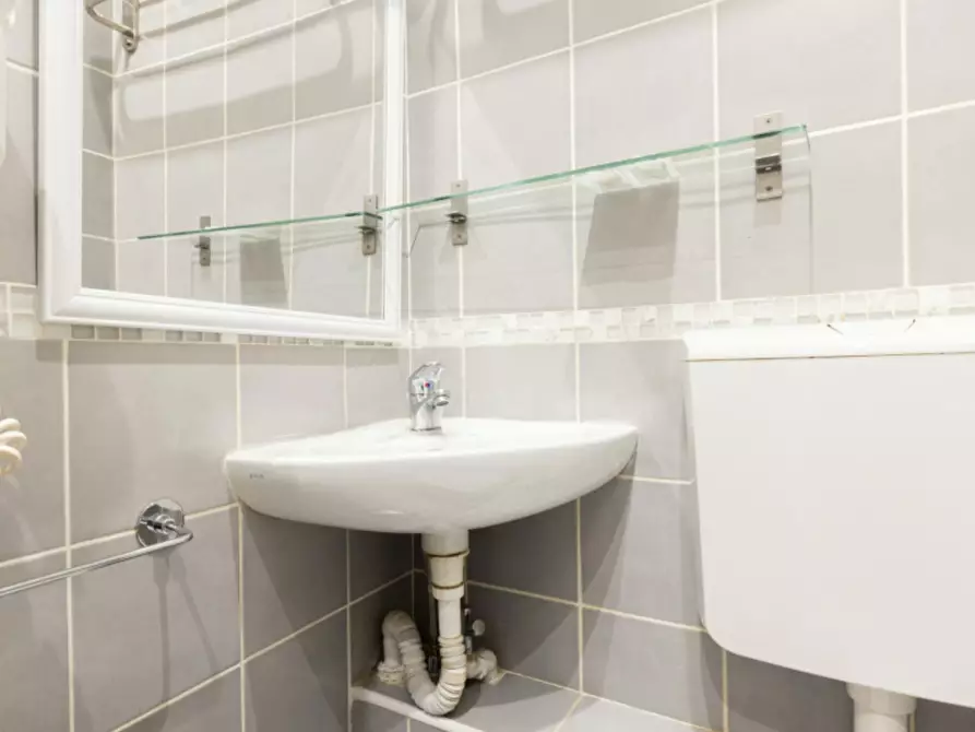 Immagine 9 di Camera in affitto  in Via del Carro a Bologna