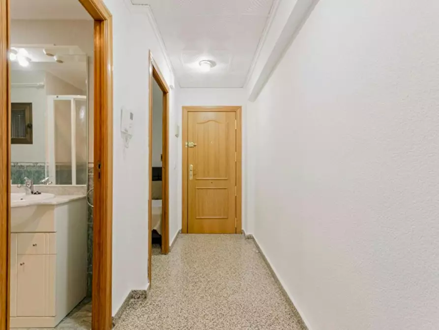 Immagine 2 di Camera in affitto  in Carrer del Monestir de Poblet a Valencia