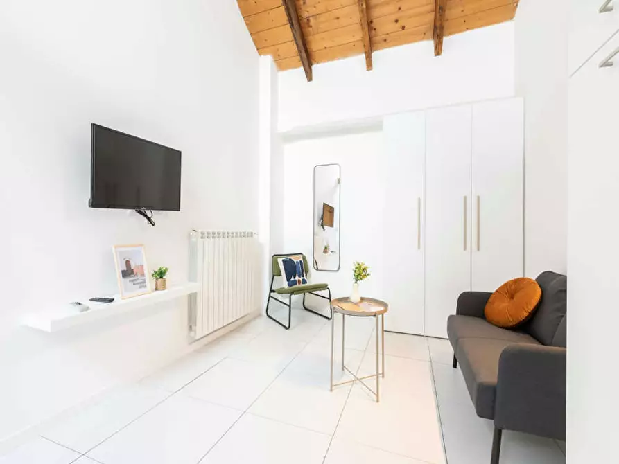 Immagine 8 di Appartamento in affitto  in Via Giambellino a Milano