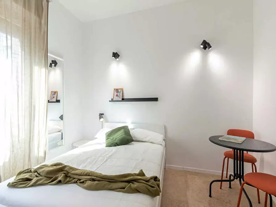 Immagine 1 di Camera in affitto  in Viale Carlo Espinasse a Milano