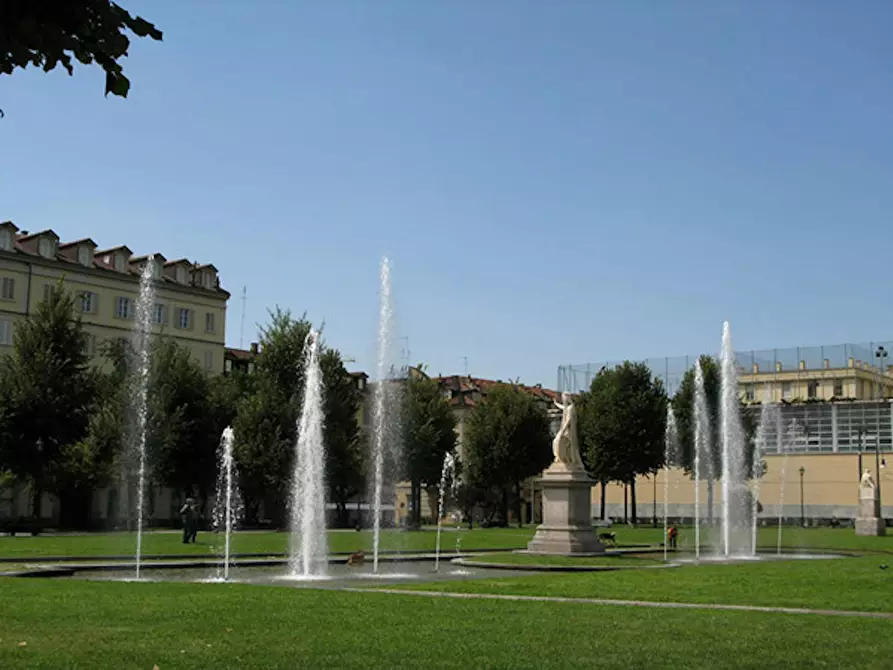 Immagine 1 di Camera in affitto  in Via dei Mille a Torino