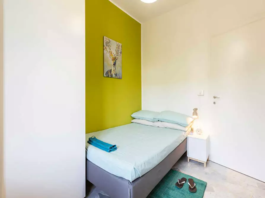 Immagine 1 di Camera in affitto  in Via Lorenteggio a Milano