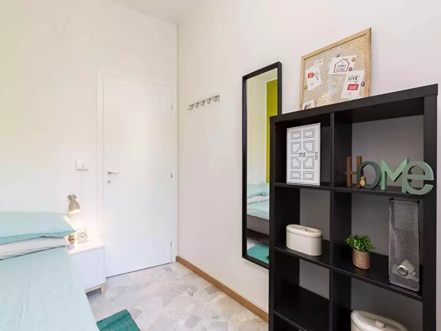 Immagine 9 di Camera in affitto  in Via Lorenteggio a Milano