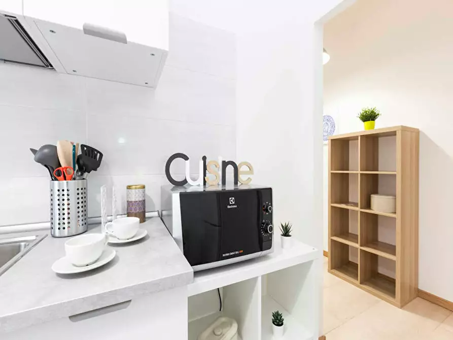 Immagine 10 di Camera in affitto  in Via Lorenteggio a Milano