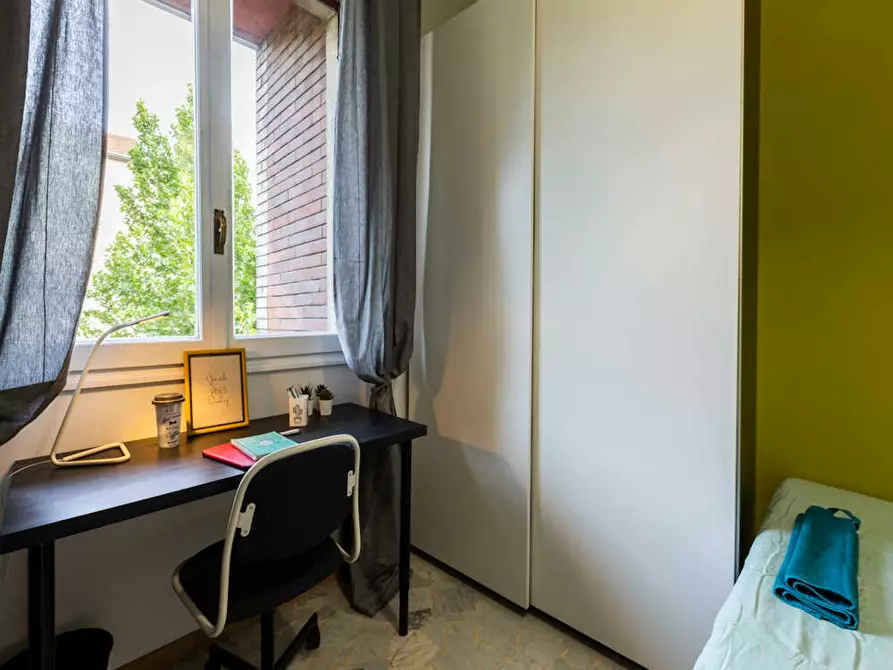 Immagine 6 di Camera in affitto  in Via Lorenteggio a Milano