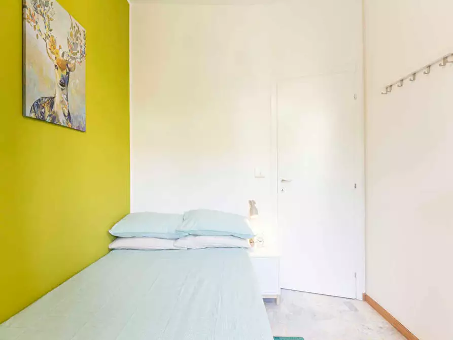 Immagine 2 di Camera in affitto  in Via Lorenteggio a Milano