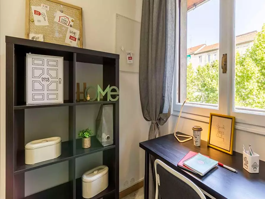 Immagine 5 di Camera in affitto  in Via Lorenteggio a Milano