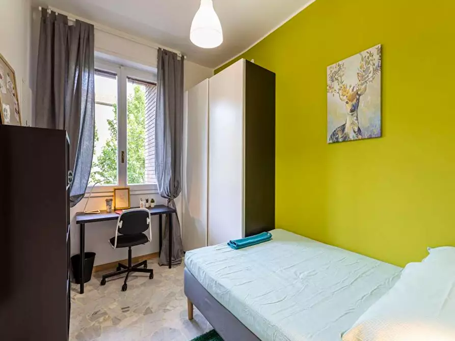 Immagine 8 di Camera in affitto  in Via Lorenteggio a Milano