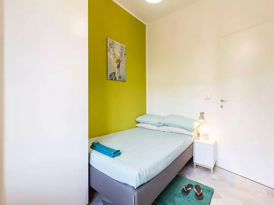 Immagine 2 di Camera in affitto  in Via Lorenteggio a Milano