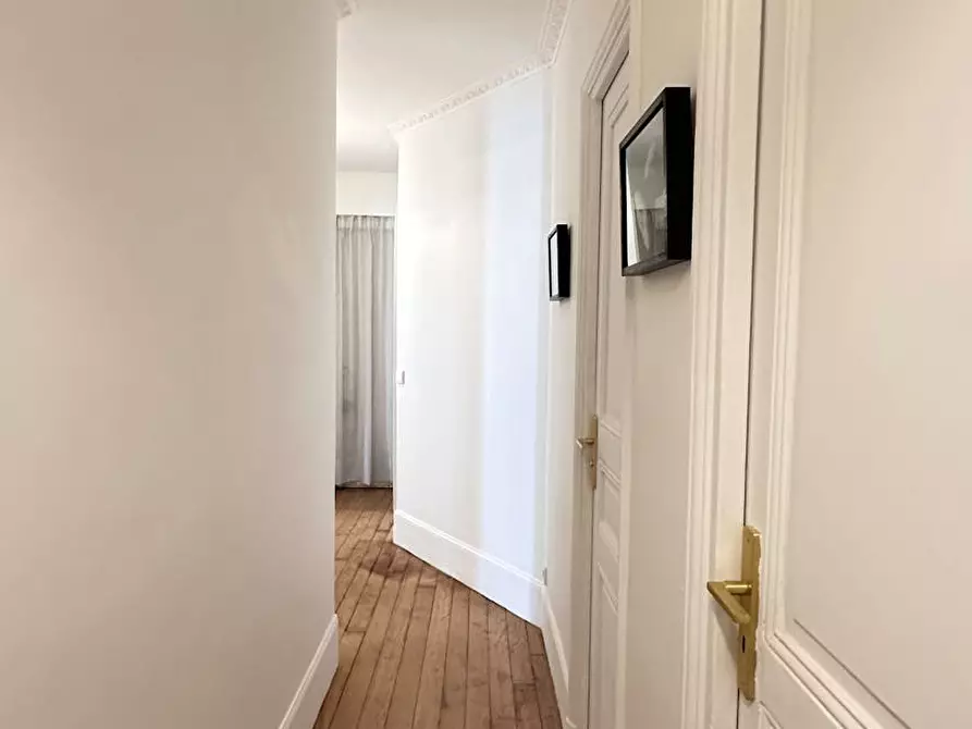Immagine 9 di Appartamento in affitto  in Rue des Martyrs a Paris 18