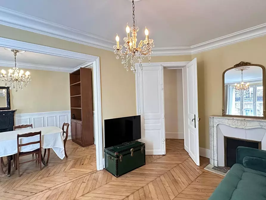Immagine 6 di Appartamento in affitto  in Rue des Martyrs a Paris 18