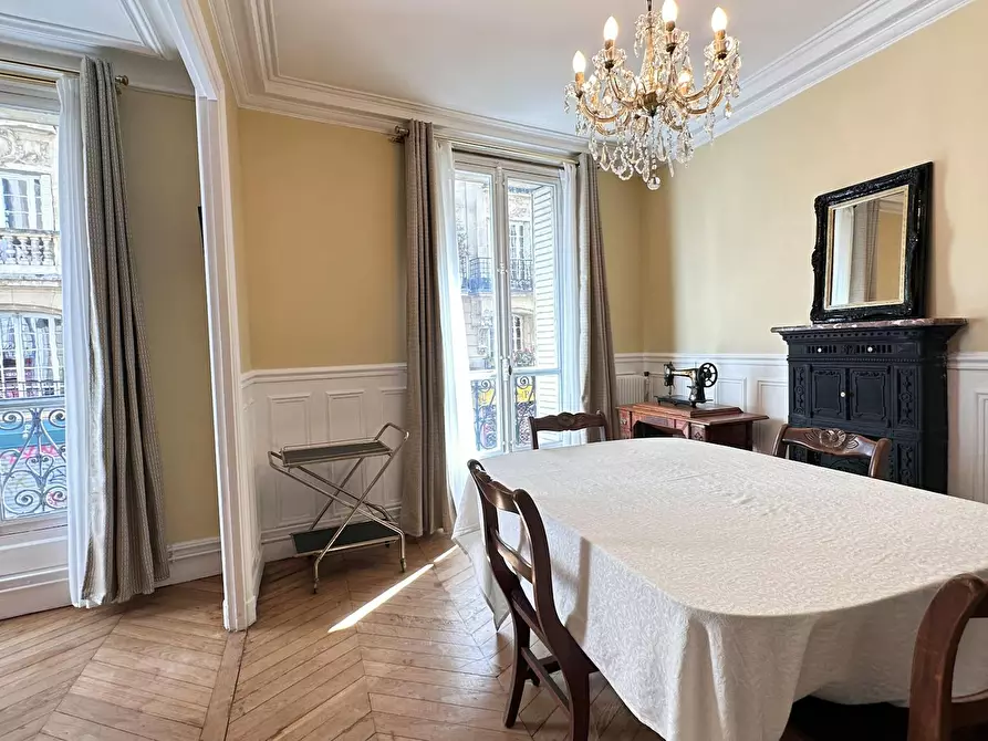 Immagine 5 di Appartamento in affitto  in Rue des Martyrs a Paris 18