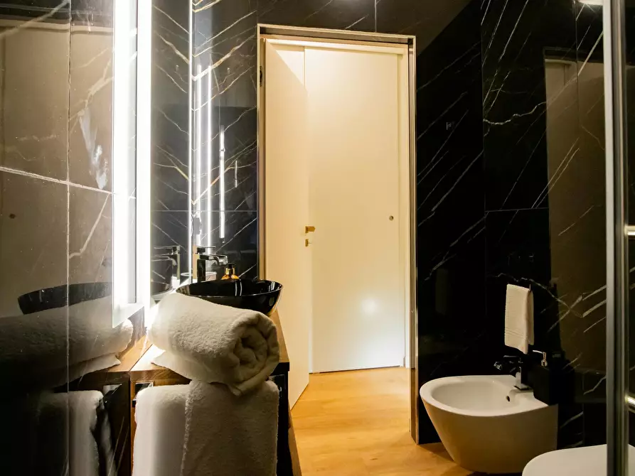 Immagine 10 di Appartamento in affitto  in Via Maria Vittoria a Torino