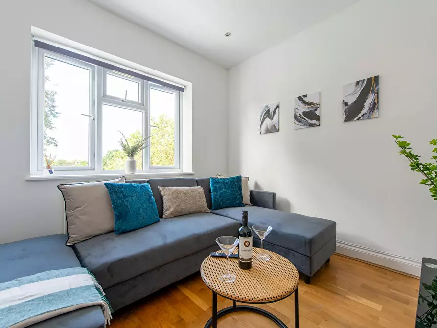 Immagine 1 di Appartamento in affitto  in Gunnersbury Avenue a Ealing