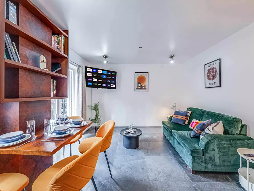 Immagine 2 di Casa indipendente in affitto  in Carlyle Mews a Poplar