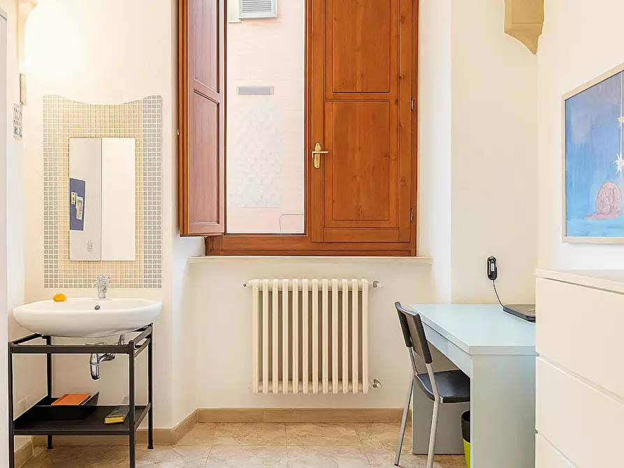 Immagine 6 di Camera in affitto  in Via del Porrione a Siena