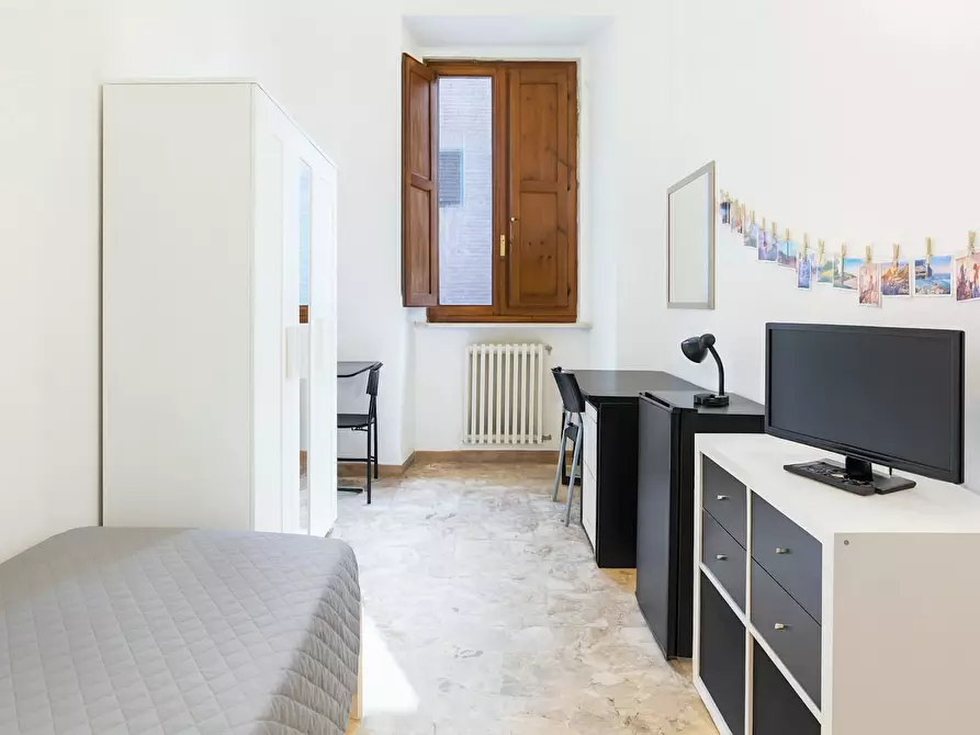 Immagine 2 di Camera in affitto  in Via del Porrione a Siena