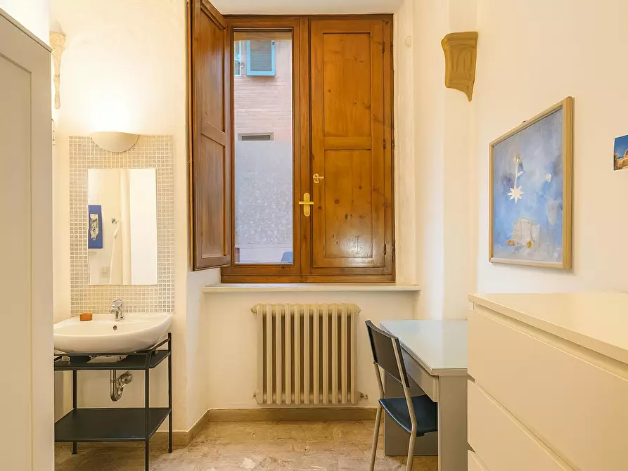 Immagine 3 di Camera in affitto  in Via del Porrione a Siena
