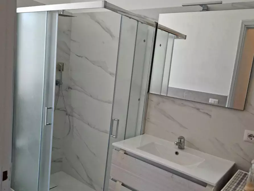 Immagine 10 di Camera in affitto  in Via Cortemilia a Torino