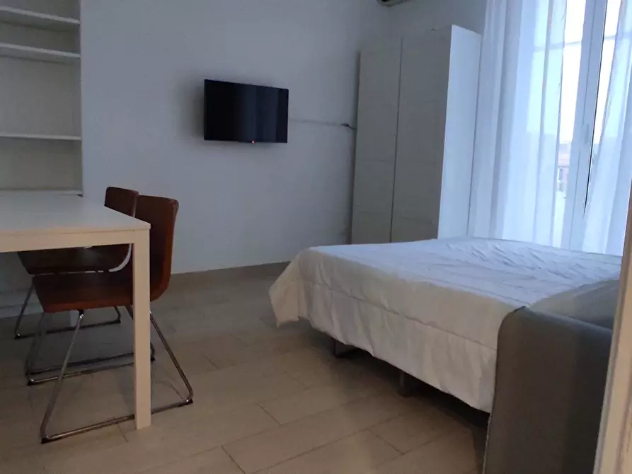 Immagine 9 di Camera in affitto  in Via Alghero a Roma