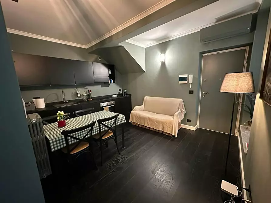 Immagine 5 di Appartamento in affitto  in Via della Rocca a Torino