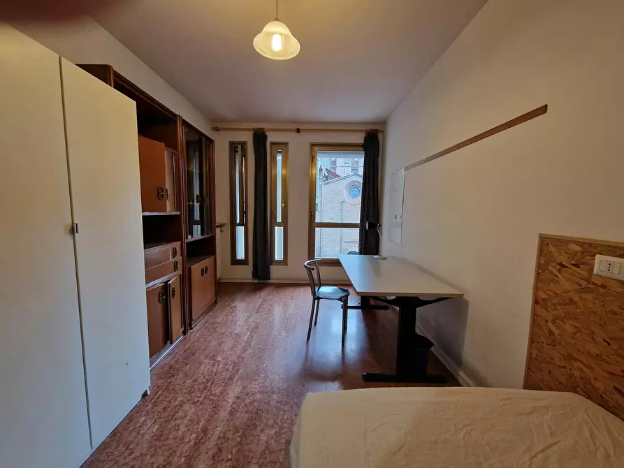 Immagine 8 di Camera in affitto  in Via Ireneo Affò a Parma