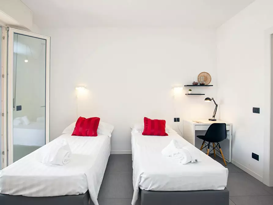 Immagine 2 di Camera condivisa in affitto  in Via Luigi Mercantini a Milano