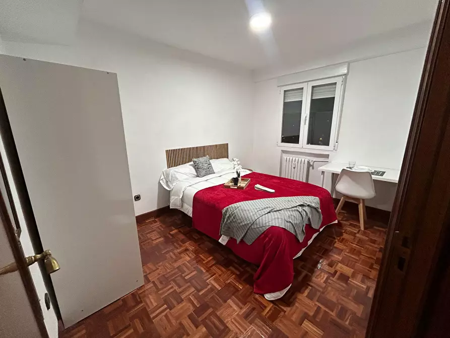 Immagine 1 di Camera in affitto  in Calle de Fermín Caballero a Madrid