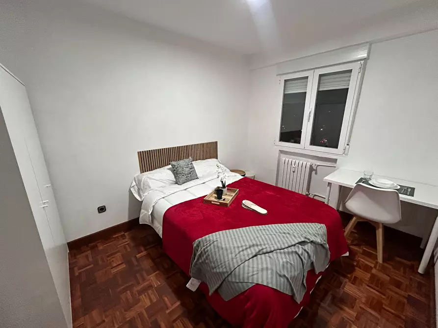 Immagine 3 di Camera in affitto  in Calle de Fermín Caballero a Madrid