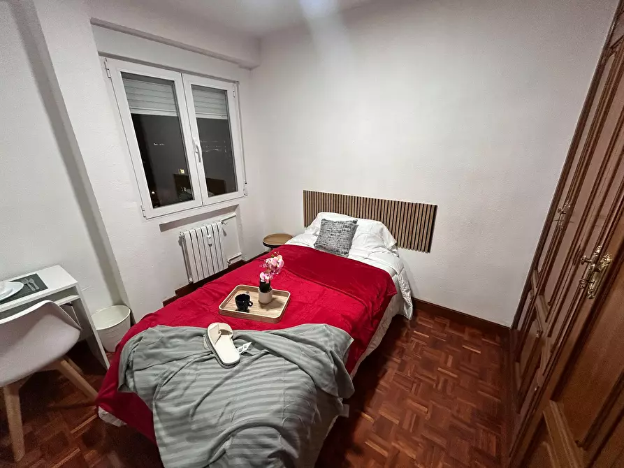 Immagine 3 di Camera in affitto  in Calle de Fermín Caballero a Madrid