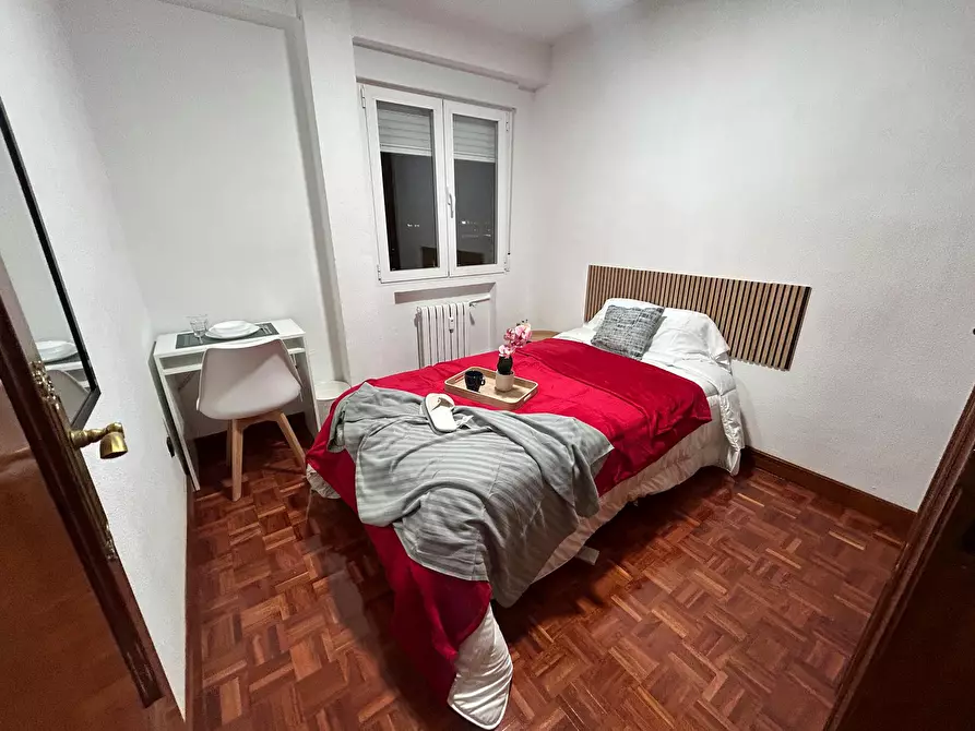 Immagine 1 di Camera in affitto  in Calle de Fermín Caballero a Madrid